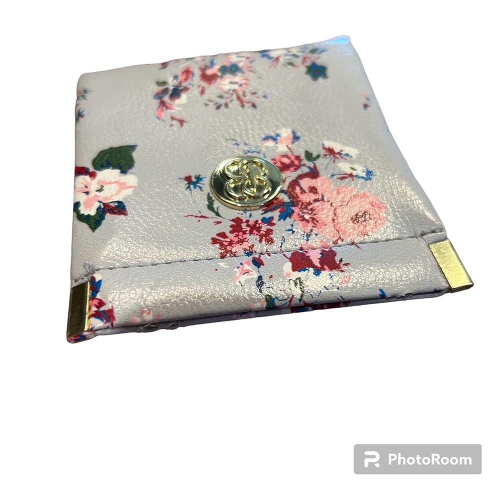 Bandolino Floral coin purse. NWOT
